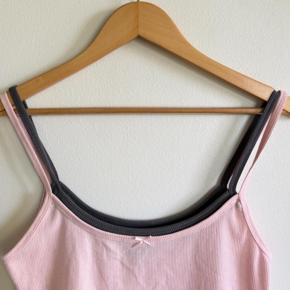 Pink tank top with black trim Size XL - Picture 4 of 5